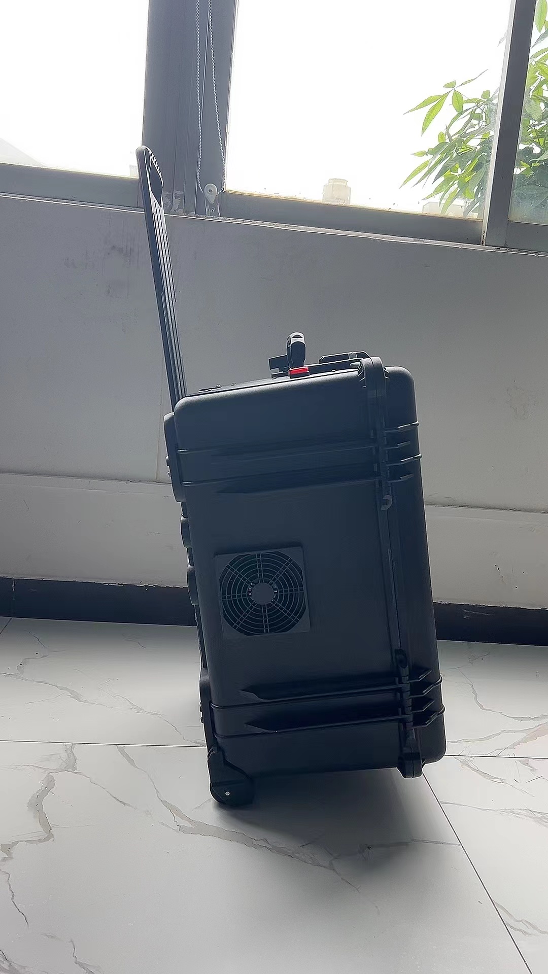 高港手拉箱型移动通信干扰器